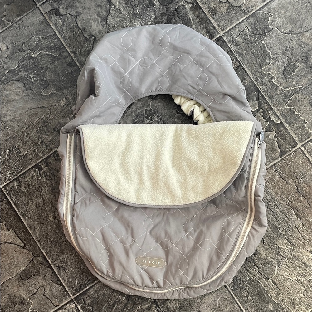 JJ COLE Quilted Gray and Cozy Cream Sherpa Unisex Warm Travel Carrier Cover